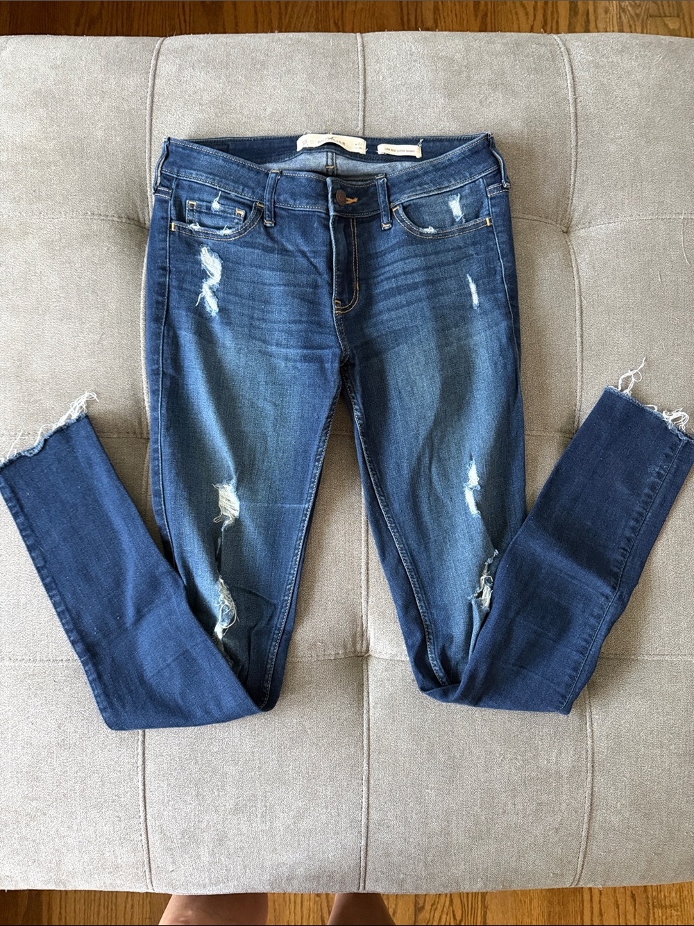 Hollister Distressed Dark Blue Skinny Jeans 5R